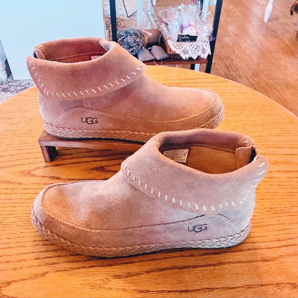 UGG Varney Suede Moccasin Ankle Booties Back Zip Cozy Comfort Shoes 6.5